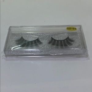 NEW!  Mink Eyelashes In Glitter Case!